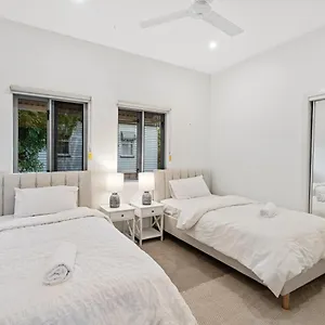  Holiday home The Hampton Retreat - 6br 16 Guest Pet Friendly House Australia